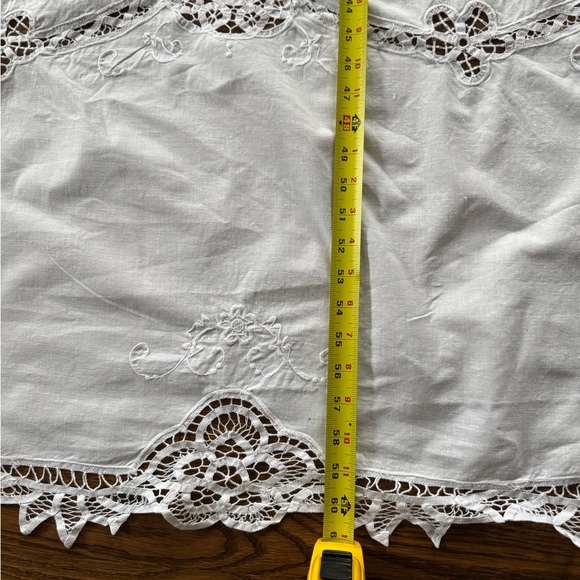VNG 100% Cotton Battenberg Lace White 107”x62”Oval Embroidery Tablecloth - Picture 8 of 8